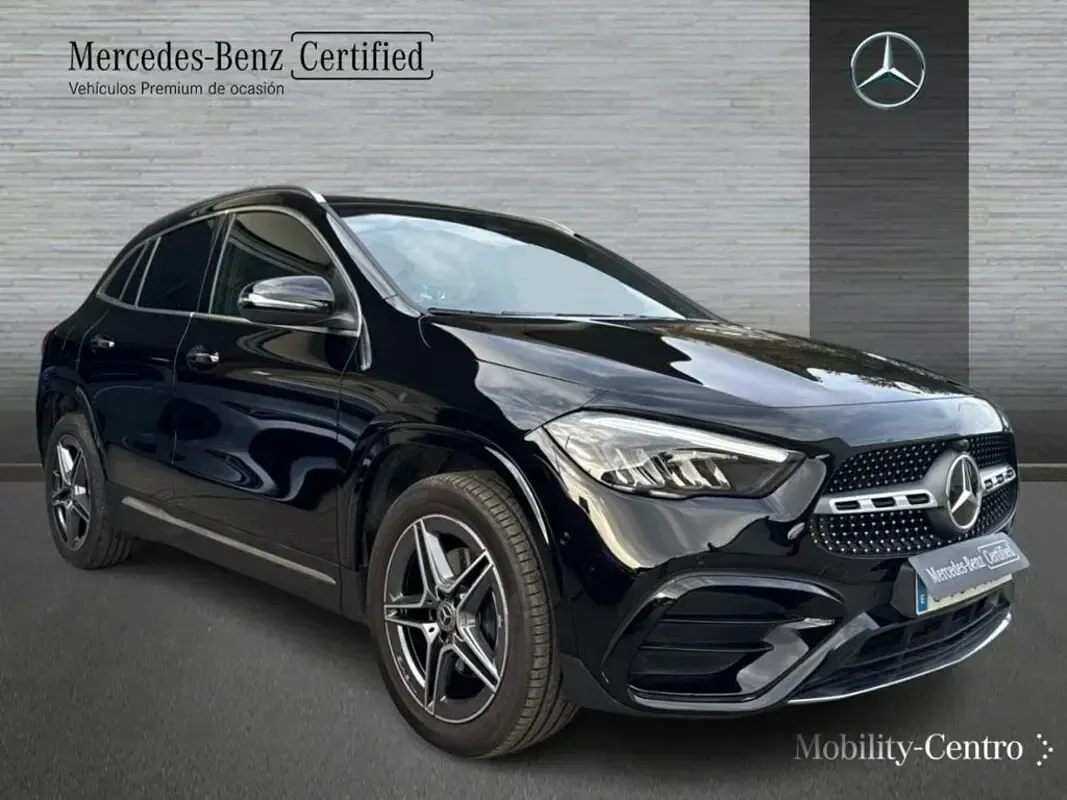 Usado Mercedes GLA250 163 CV (119 kW) 2025 Negro noche SUV