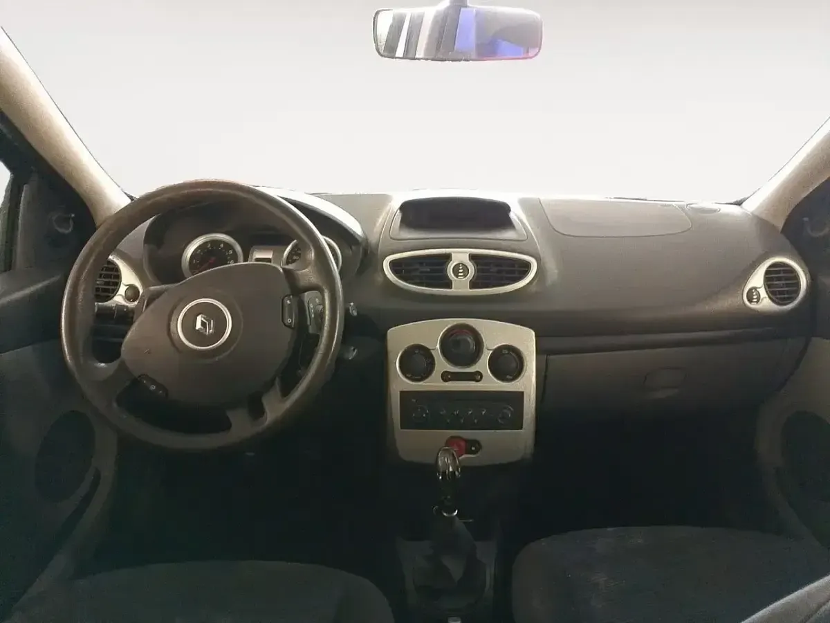 Usado Renault Clio Authentique 75 CV (55 kW) 2007 Blanco