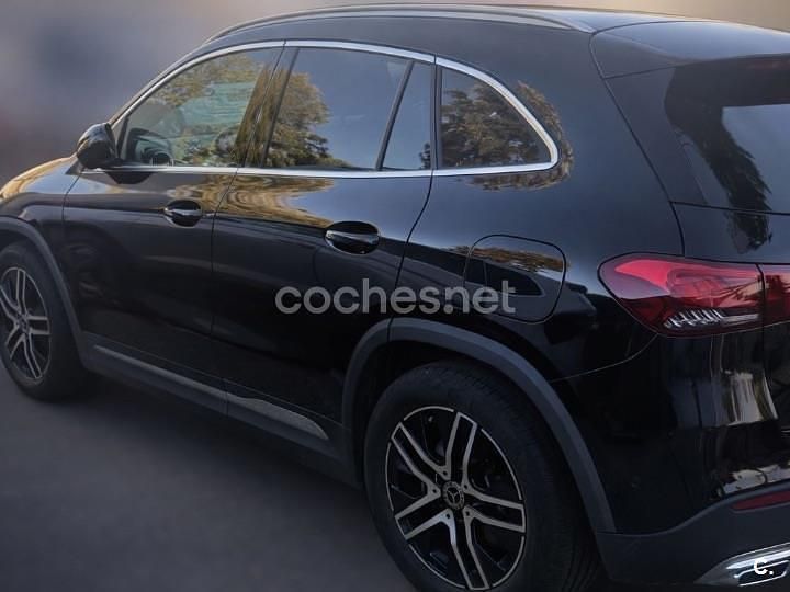 Usado Mercedes GLA180 136 CV (100 kW) 2022 Negro SUV