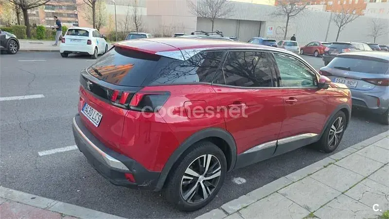 Usado Peugeot 3008 Allure 130 CV (95 kW) 2019 Granate SUV