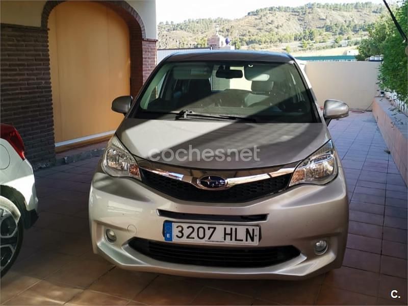 Gris / plata Usado 2012 Subaru Trezia Utilitario | 8500 € - Imagen 1/4