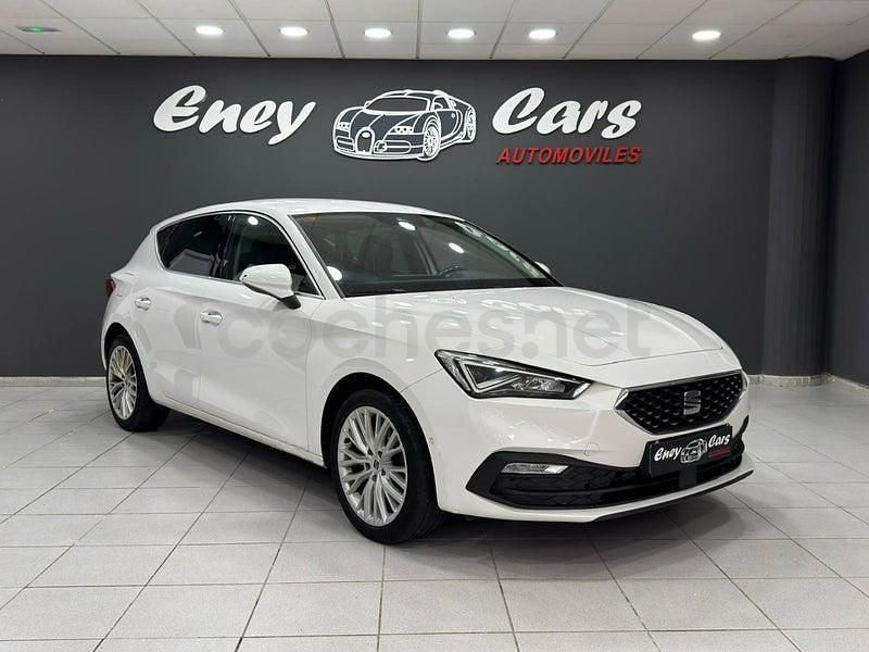 Usado Seat Leon XCELLENCE 150 CV (110 kW) 2021 Blanco Berlina