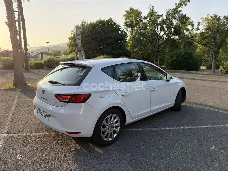 Usado Seat Leon Style 122 CV (89 kW) 2013 Blanco Berlina