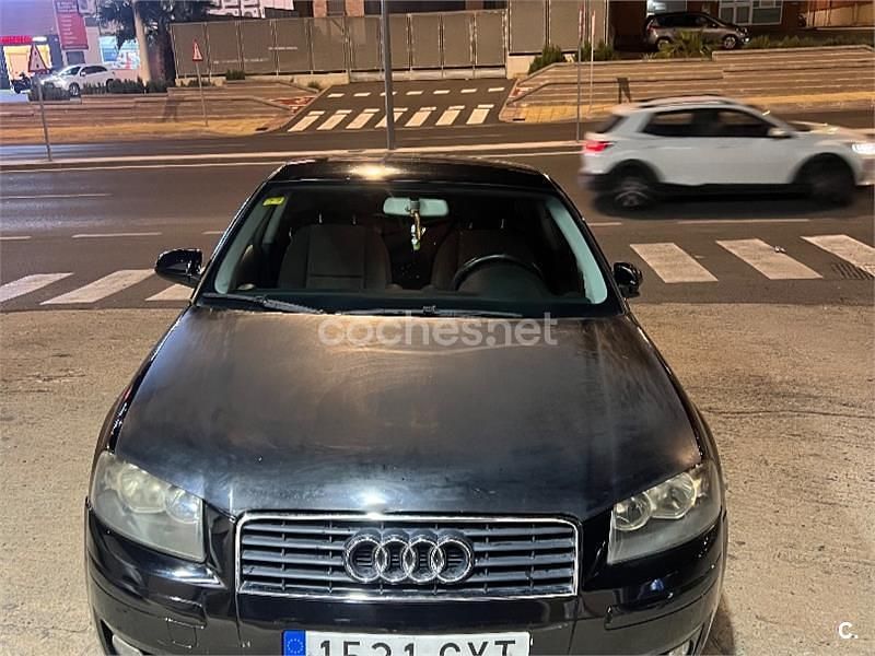 Negro Usado 2004 Audi A3 Ambiente Berlina | 3300 € (Precio justo) - Imagen 1/4