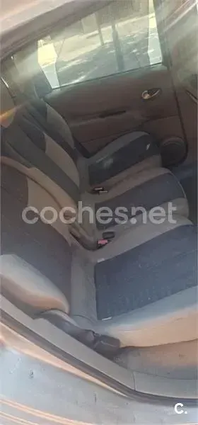 Usado Renault Scenic E-Tech 105 CV (77 kW) 2006 Gris / plata Monovolumen