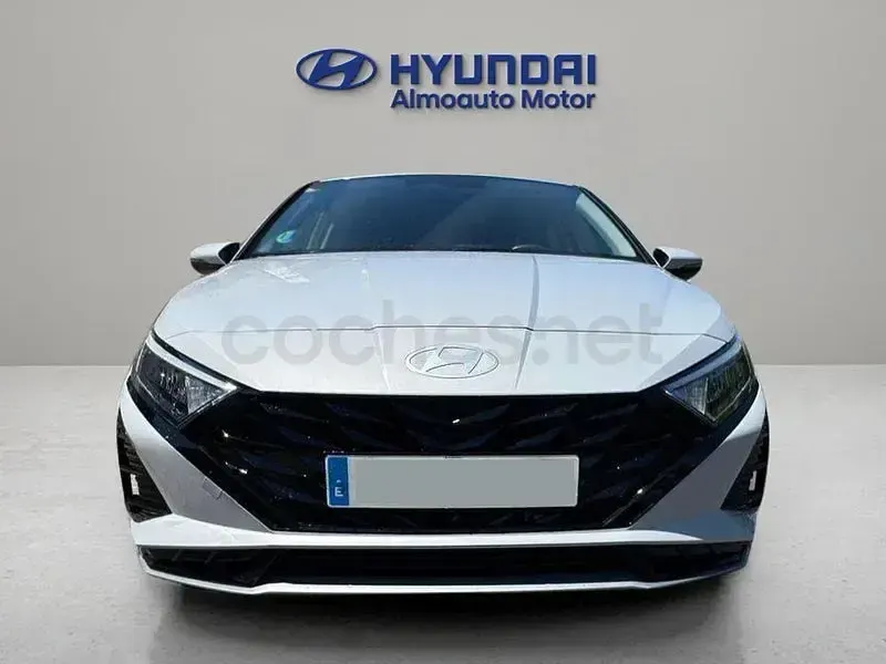 Usado Hyundai i20 100 CV (73 kW) 2023 Gris / plata Utilitario