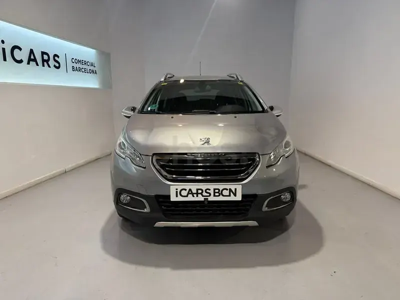 Usado Peugeot 2008 Allure 100 CV (73 kW) 2015 Gris / plata SUV