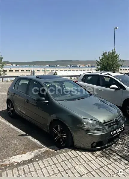 Usado VW Golf IV Highline 140 CV (102 kW) 2004 Gris / plata Berlina