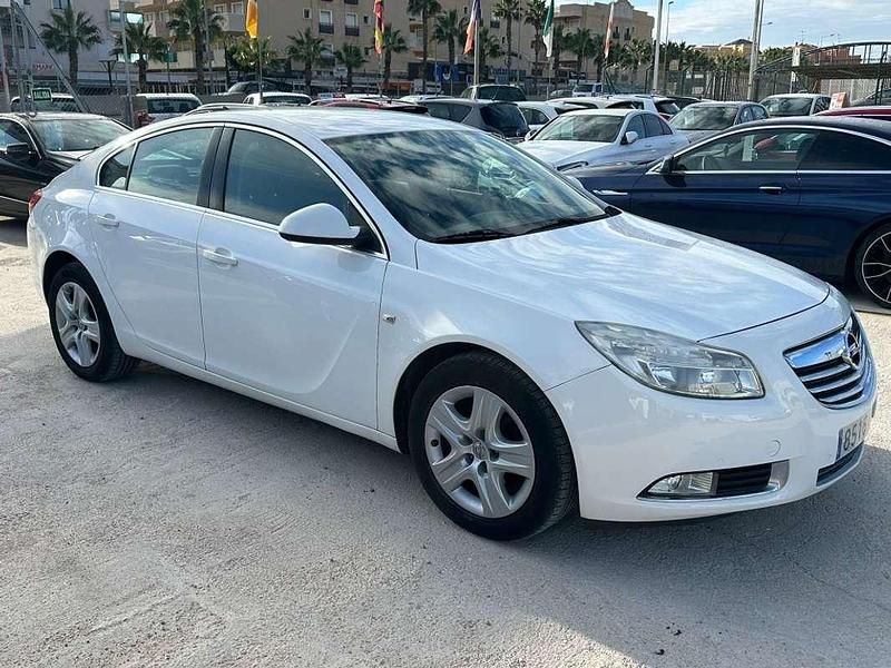 Usado Opel Insignia Selective 131 CV (96 kW) 2012 Blanco Berlina