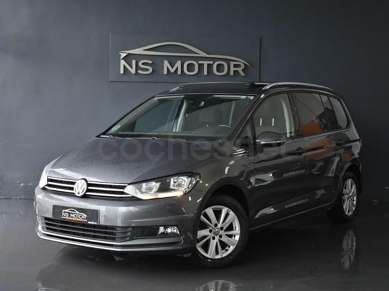 Usado VW Touran Advance 150 CV (110 kW) 2019 Gris / plata Monovolumen
