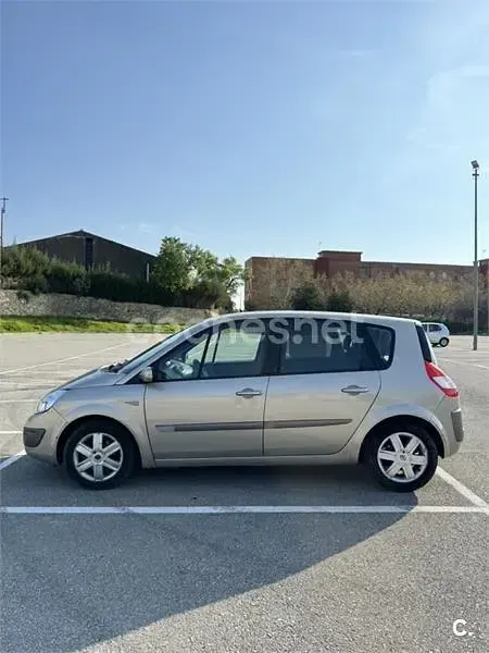 Usado Renault Scenic E-Tech Dynamique 110 CV (80 kW) 2006 Marrón Monovolumen