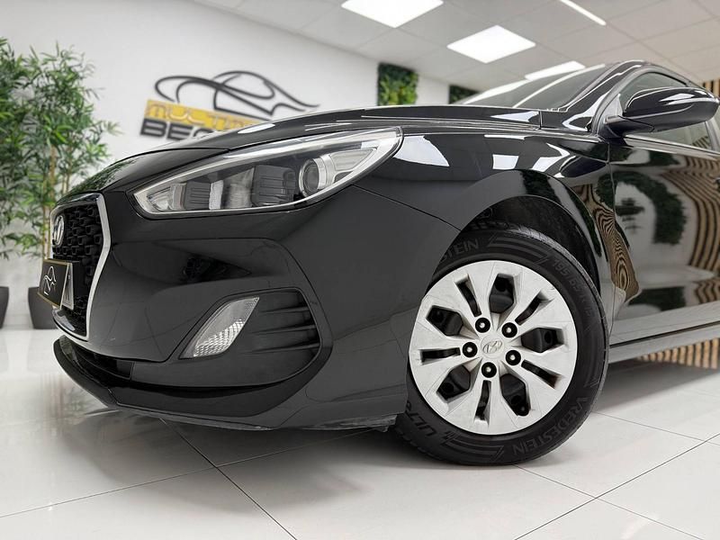 Usado Hyundai i30 95 CV (69 kW) 2019 Negro