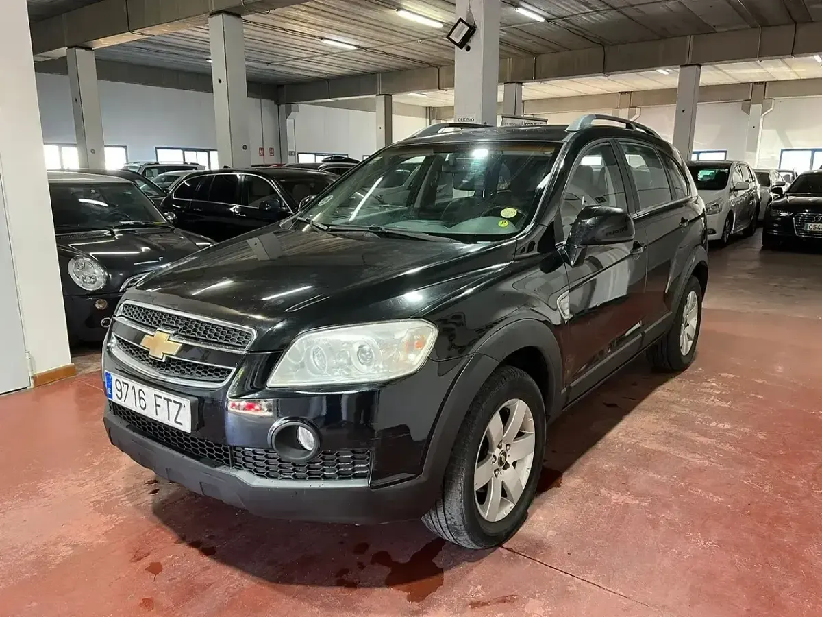 Usado Chevrolet Captiva LT 150 CV (110 kW) 2007 Negro SUV