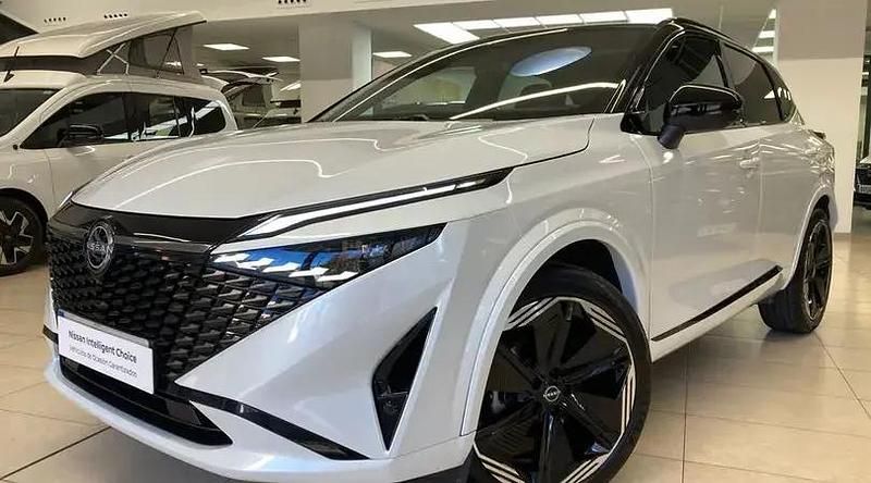 Lunar white con techo midnight Usado 2024 Nissan Qashqai SUV | 30.990 € (Caro) - Imagen 1/4