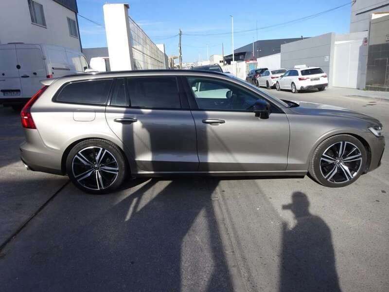 Usado Volvo V60 R-Design 190 CV (139 kW) 2020 Gris Familiar