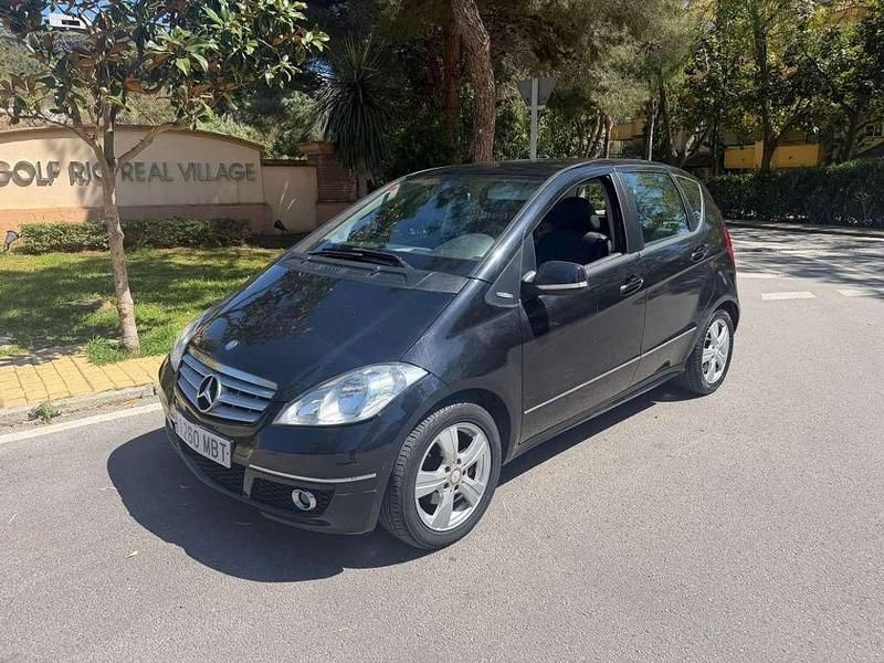 Usado Mercedes A180 Avantgarde 109 CV (80 kW) 2010 Negro Utilitario