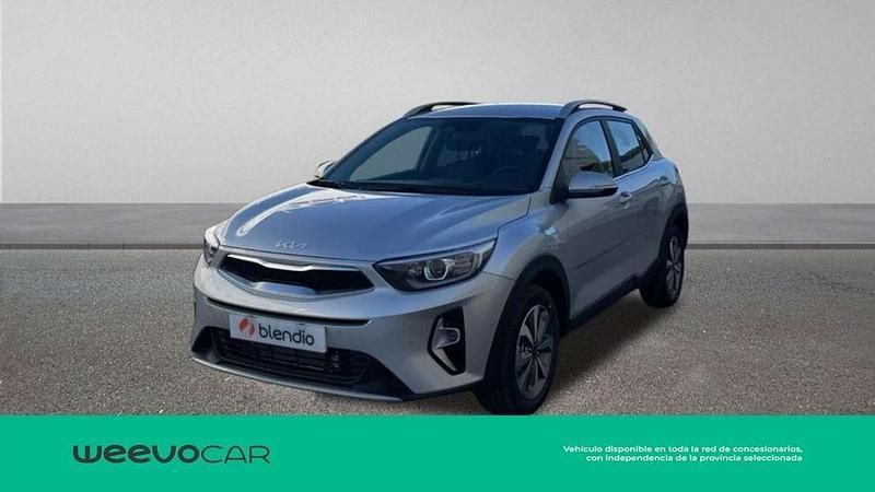 Usado Kia Stonic 101 CV (74 kW) 2024 Plateado SUV