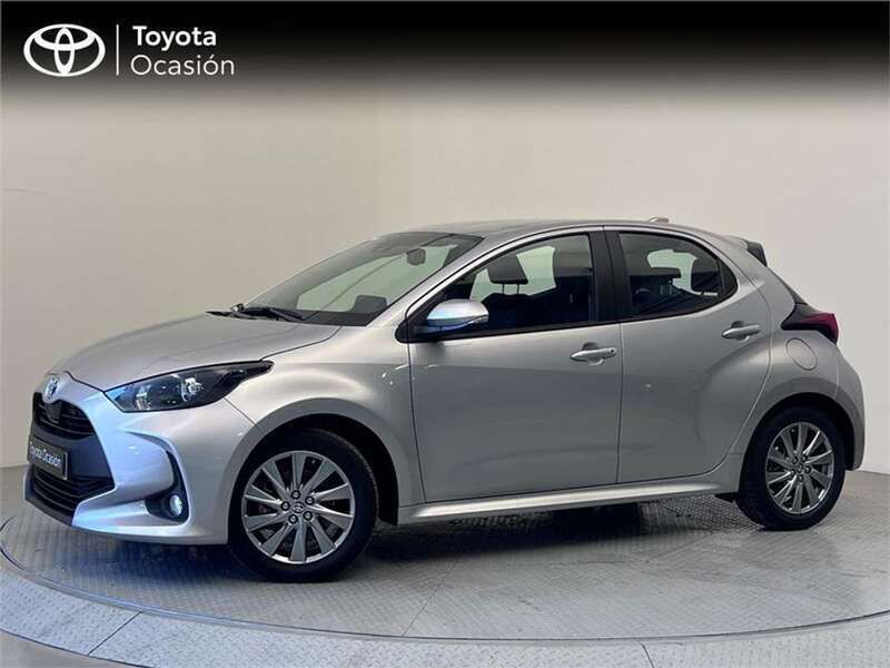 Gris / plata Usado 2024 Toyota Yaris Hybrid Active Monovolumen | 20.900 € (Precio justo) - Imagen 1/4