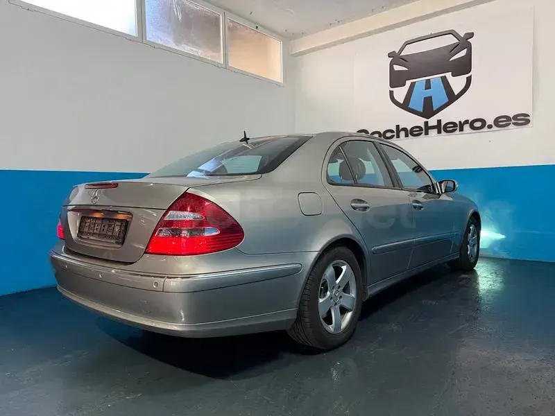 Usado Mercedes E320 Elegance 224 CV (164 kW) 2004 Beige Berlina