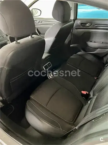 Usado Renault Mégane IV LIMITED 110 CV (80 kW) 2016 Gris / plata Berlina