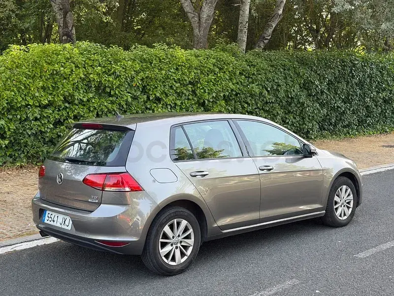 Usado VW Golf VII Advance 110 CV (80 kW) 2017 Gris / plata Berlina