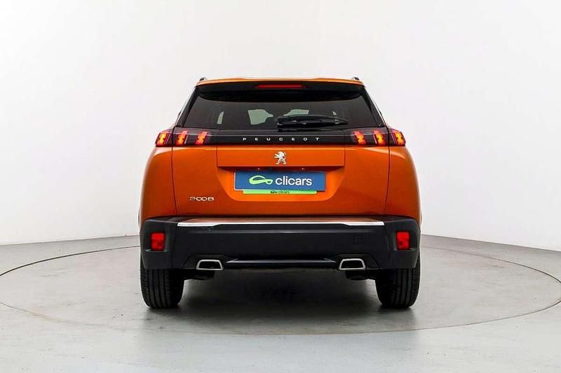 Usado Peugeot 2008 Allure 131 CV (96 kW) 2021 Naranja SUV