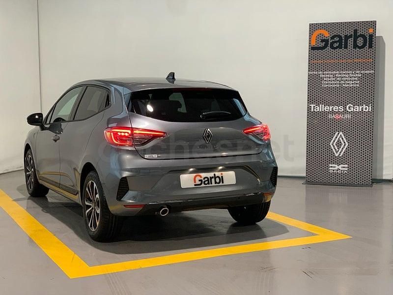 Nuevo Renault Clio V Techno 100 CV (73 kW) 2025 Gris / plata Berlina