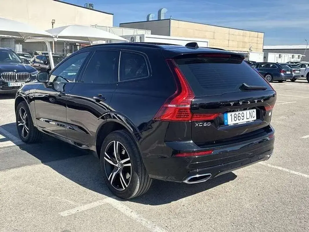 Usado Volvo XC60 R-Design 340 CV (250 kW) 2021 Negro SUV