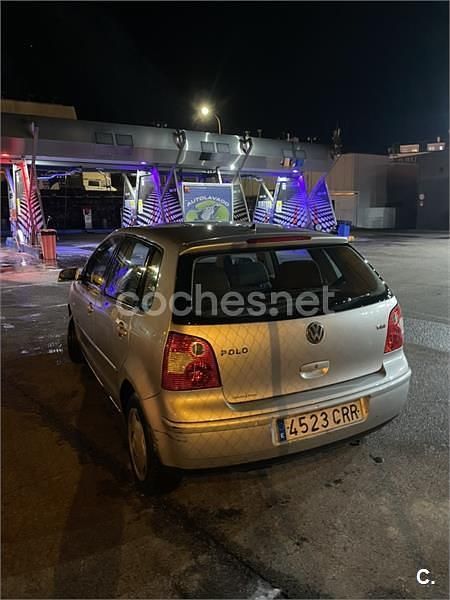 Gris / plata Usado 2004 VW Polo Highline Berlina | 2950 € (Precio justo) - Imagen 1/4