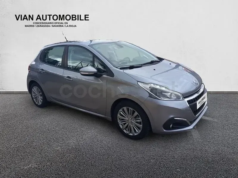Usado Peugeot 208 Signature Sky 82 CV (60 kW) 2019 Blanco Utilitario