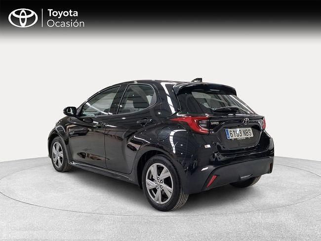 Usado Toyota Yaris Hybrid Active 116 CV (85 kW) 2025 Negro Berlina