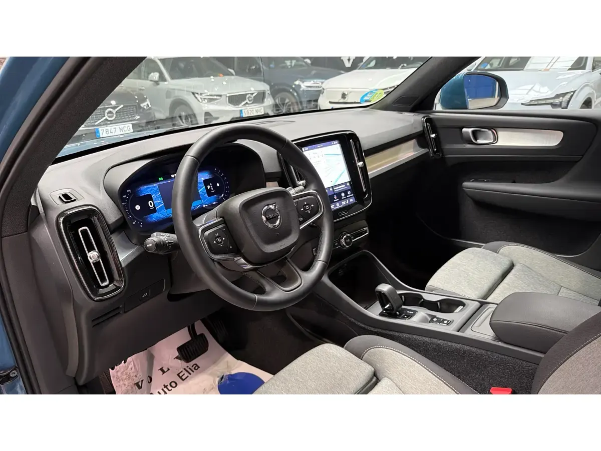 Usado Volvo XC40 Core 163 CV (119 kW) 2024 Azul SUV