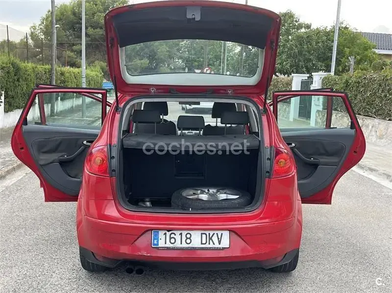 Usado Seat Altea Stylance 140 CV (102 kW) 2005 Rojo Monovolumen