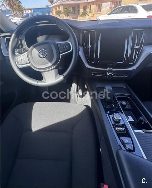 Usado Volvo XC60 Momentum 190 CV (139 kW) 2021 Gris / plata SUV