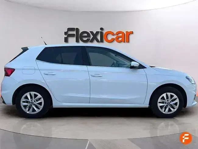 Usado Skoda Fabia Selection 95 CV (69 kW) 2025 Blanco Utilitario