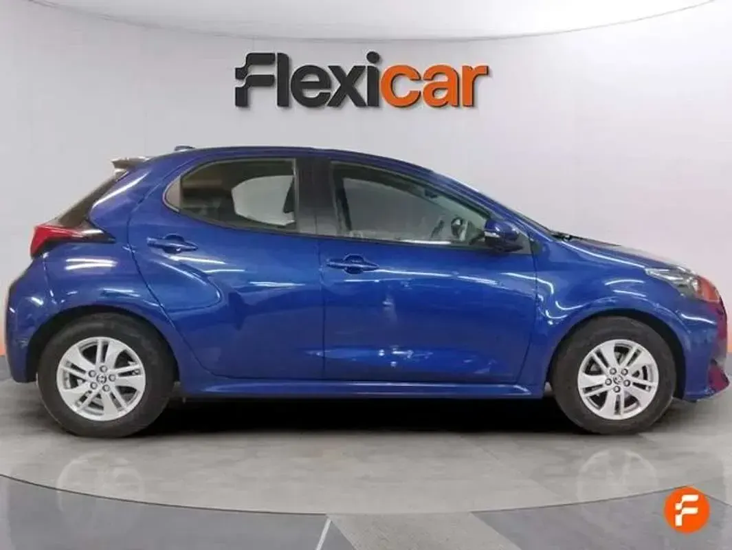 Begagnad Toyota Yaris Edition 125 HK (91 kW) 2022 Blå Halvkombi