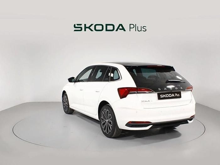 Usado Skoda Scala 115 CV (84 kW) 2024 Blanco Utilitario