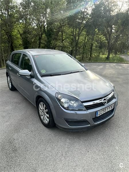 Usado Opel Astra Enjoy 90 CV (66 kW) 2006 Gris / plata Berlina