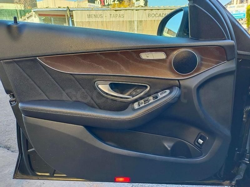 Usado Mercedes C180 156 CV (114 kW) 2020 Negro Familiar