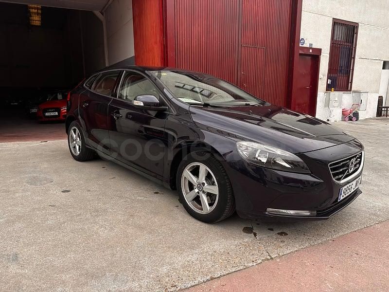 Usado Volvo V40 Kinetic 122 CV (89 kW) 2016 Azul Berlina