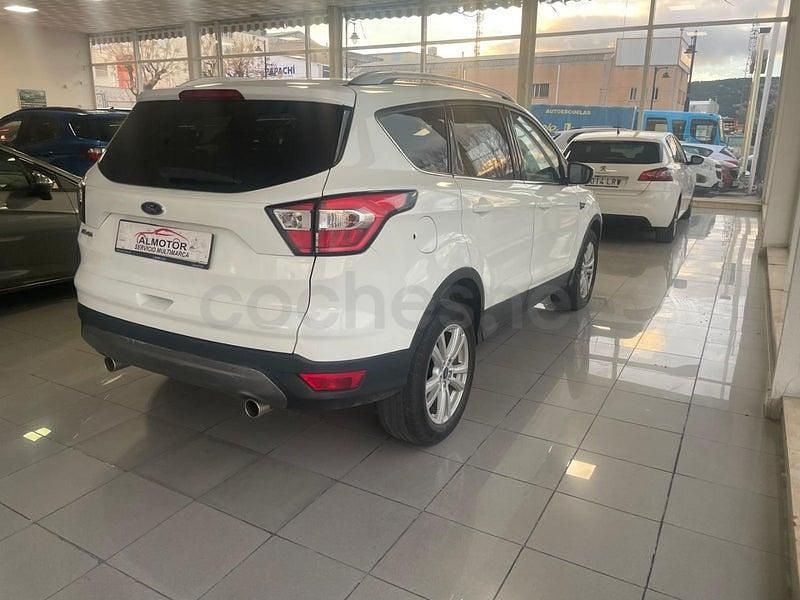 Usado Ford Kuga Trend 150 CV (110 kW) 2019 Blanco SUV