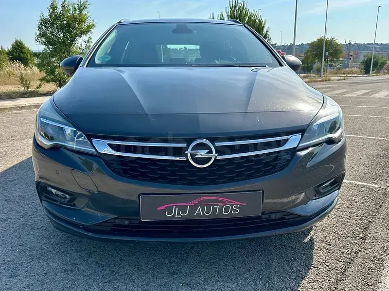 Usado Opel Astra Excellence 136 CV (100 kW) 2016 Negro Familiar