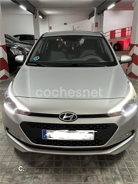 Gris / plata Usado 2015 Hyundai i20 Berlina | 7700 € (Precio justo) - Imagen 1/4