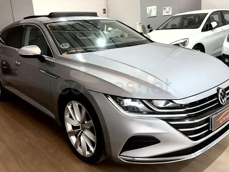 Usado VW Arteon Elegance 150 CV (110 kW) 2020 Gris / plata Familiar
