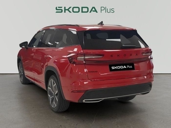 Rojo Nuevo 2025 Skoda Kodiaq SportLine SUV | 52.990 € - Imagen 1/4