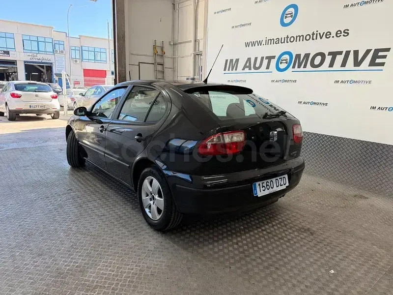 Usado Seat Leon 100 CV (73 kW) 2006 Negro Utilitario