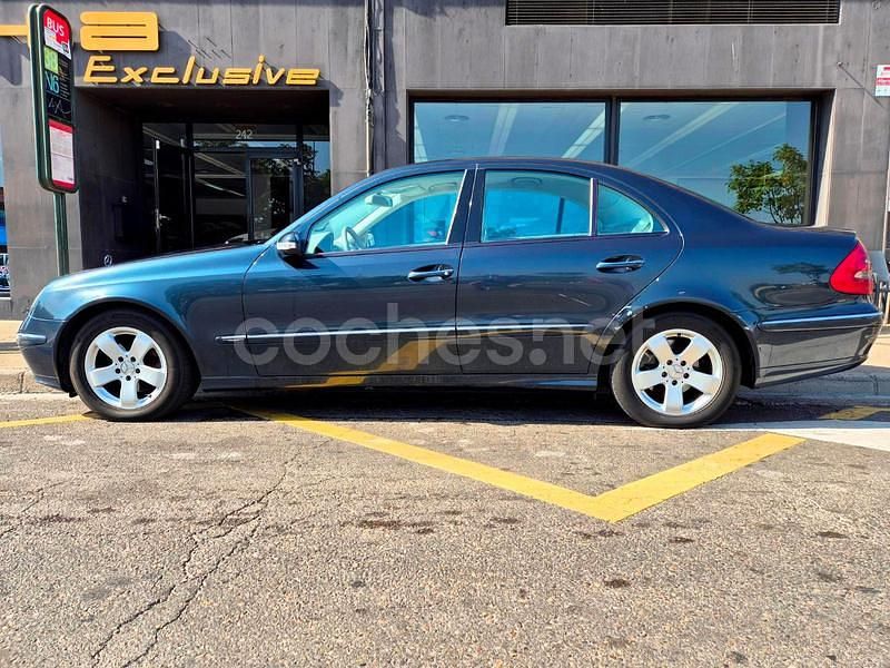 Azul Usado 2005 Mercedes E270 Avantgarde Berlina | 5995 € (Precio justo) - Imagen 1/4