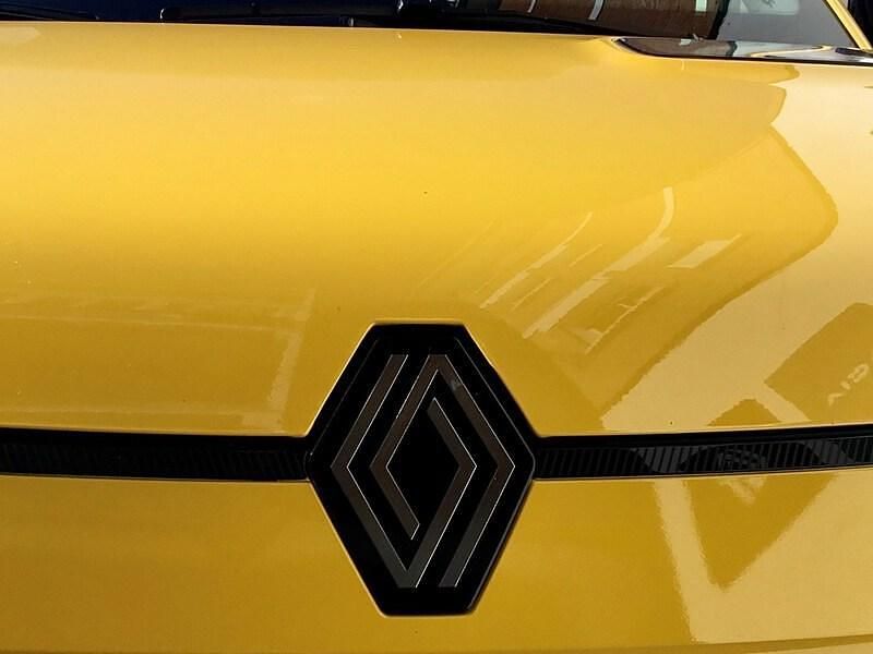 Usado Renault R5 Techno 110 kW (150 CV) 2025 Amarillo Utilitario