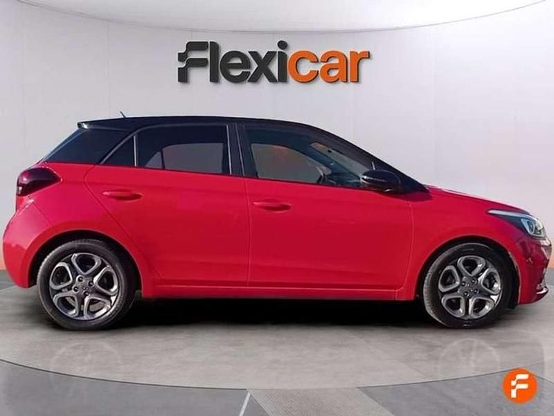 Usado Hyundai i20 100 CV (73 kW) 2020 Rojo Utilitario