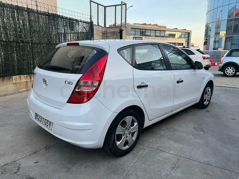 Usado Hyundai i30 Classic 109 CV (80 kW) 2010 Blanco Berlina